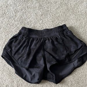 Lulu Lemon Black Camo Hotty Hot Shorts